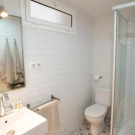 Stunning Designer 2 Bed In Glorious Gracia *