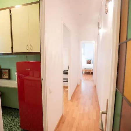 Stunning Designer 2 Bed In Glorious Gracia Apartment *