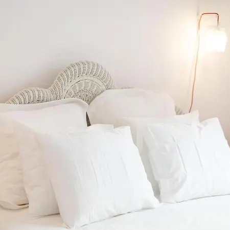 Stunning Designer 2 Bed In Glorious Gracia Apartment *