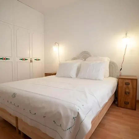 Stunning Designer 2 Bed In Glorious Gracia *