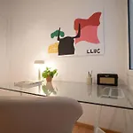 Stunning Designer 2 Bed In Glorious Gracia Апартаменты *